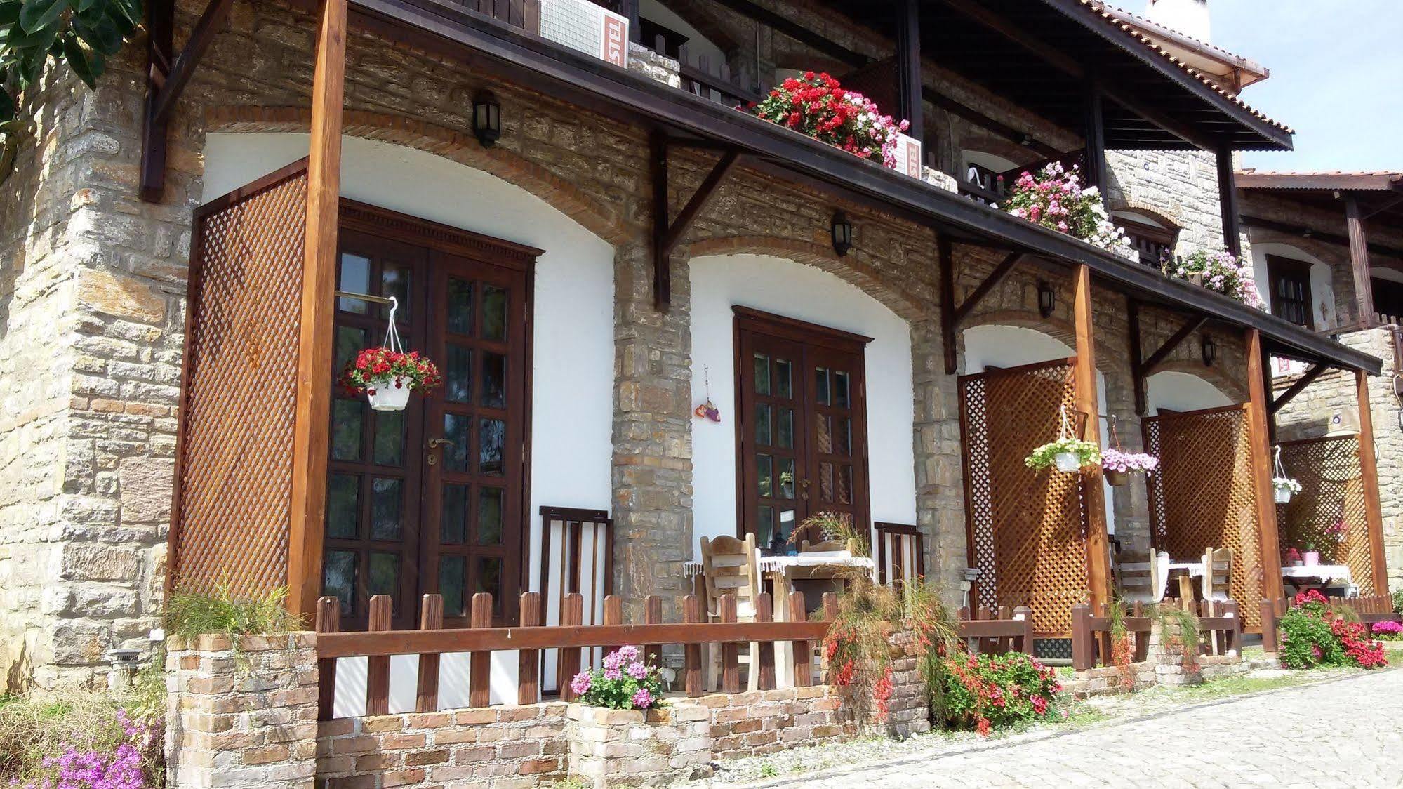 Loca Hotel Side Exterior foto