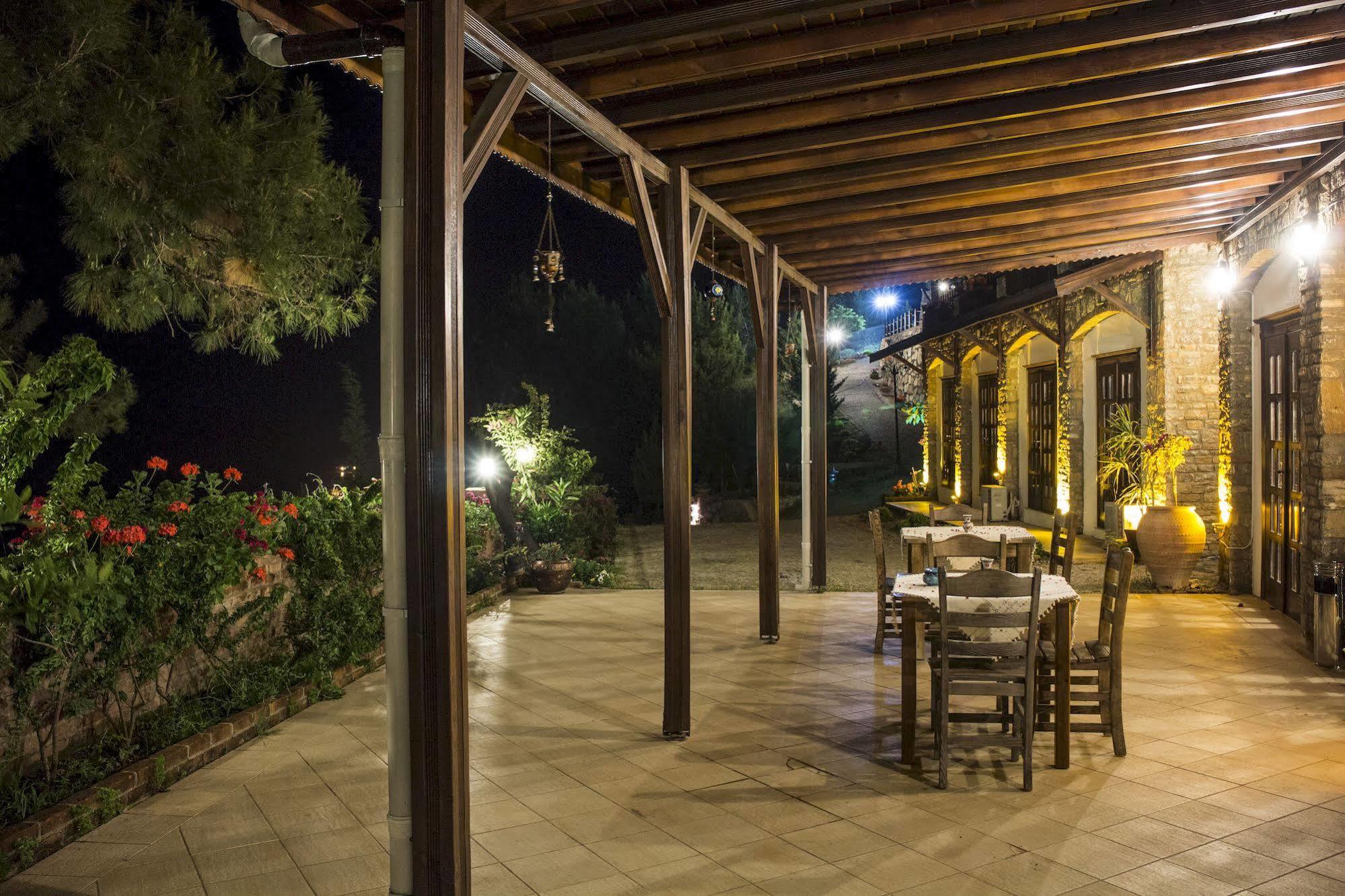Loca Hotel Side Exterior foto